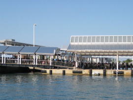 瀬戸内国際芸術祭2010in豊島|高松港行列