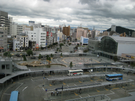 サンポート高松5階から見た高松駅前風景